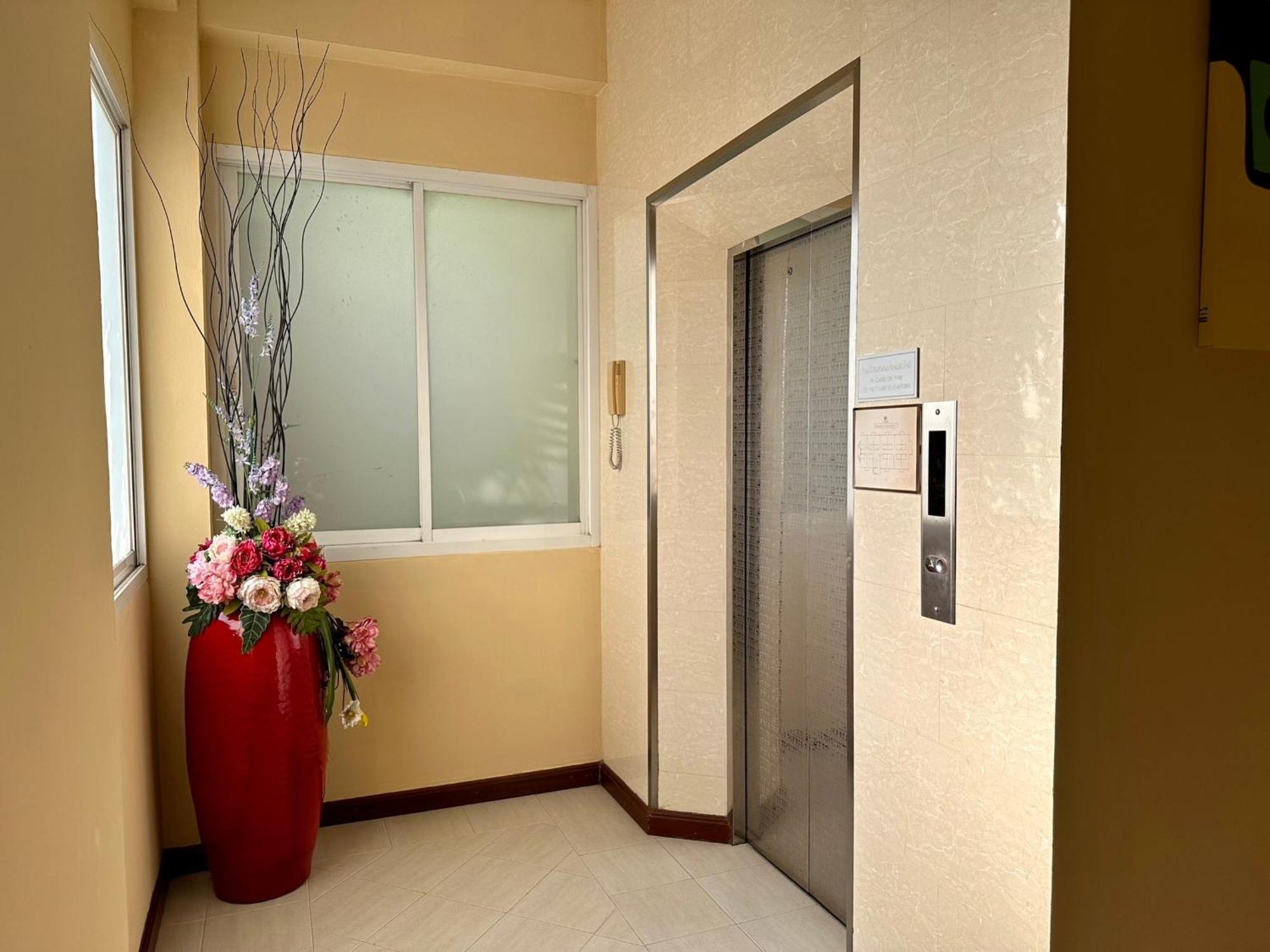 Hotel Calypzo Bangkok Exterior foto